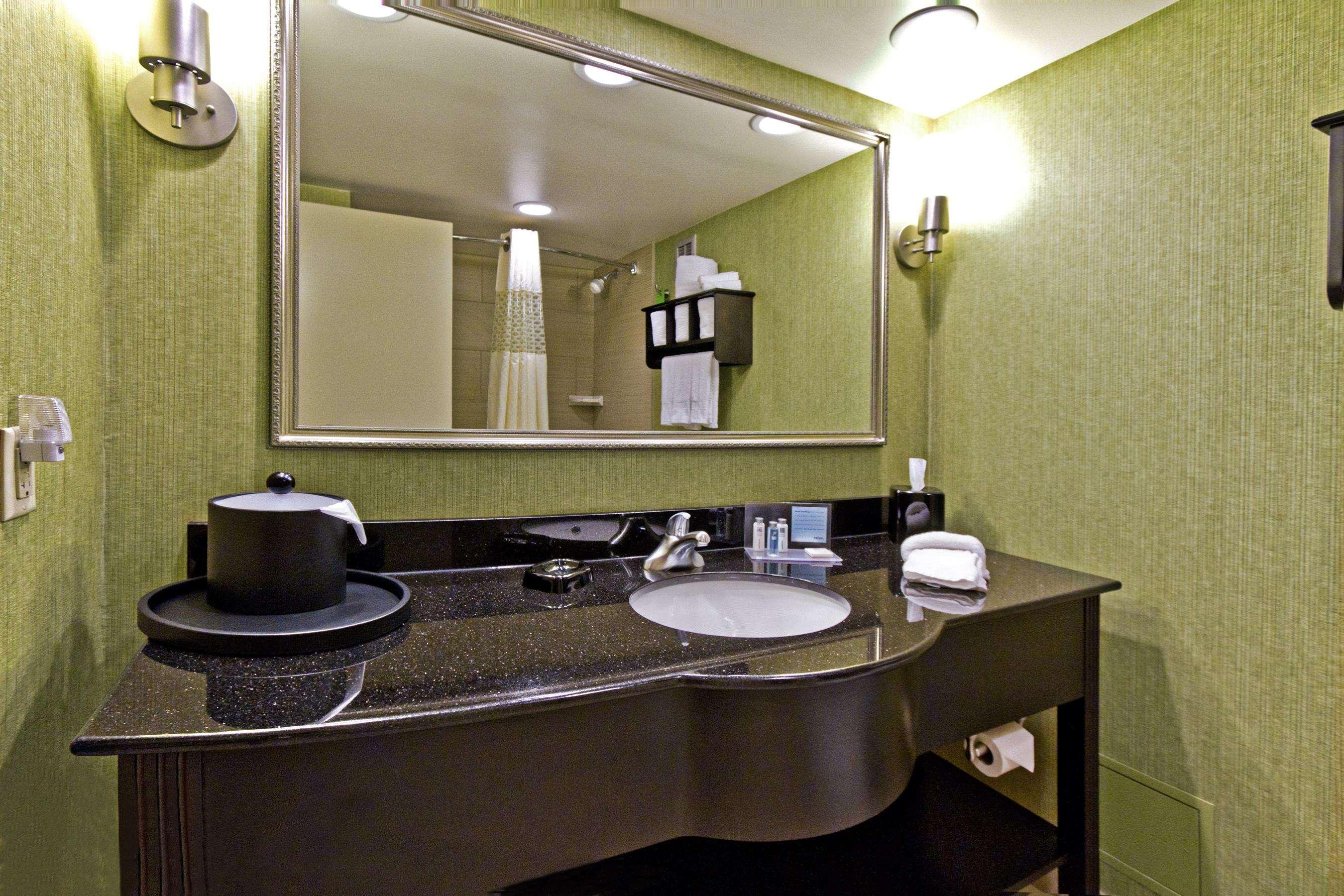 Hampton Inn Asheville-Tunnel Road Стая снимка