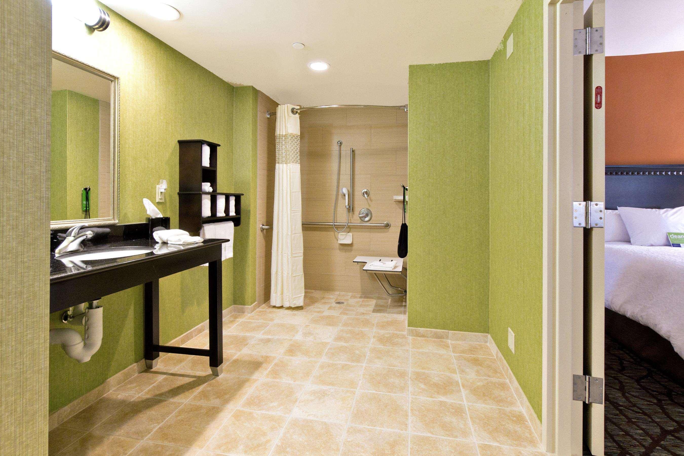 Hampton Inn Asheville-Tunnel Road Стая снимка
